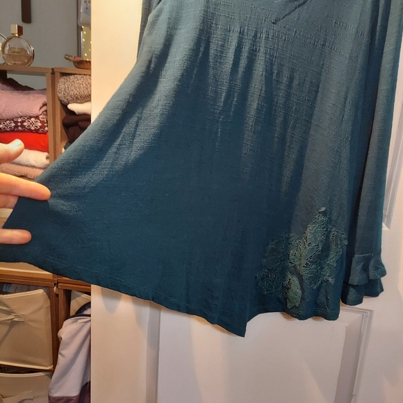 NWOT Applique Detail Asymmetric Tunic - Picture 6 of 6